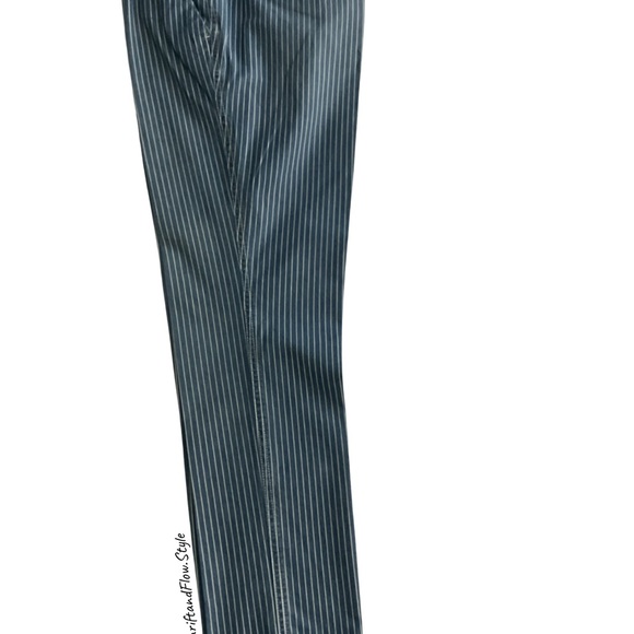 GAP | GIRLFRIEND CHINO | SIZE 8 | WHITE STRIPPED BLUE JEANS | 28” INSEAM | - Picture 7 of 9